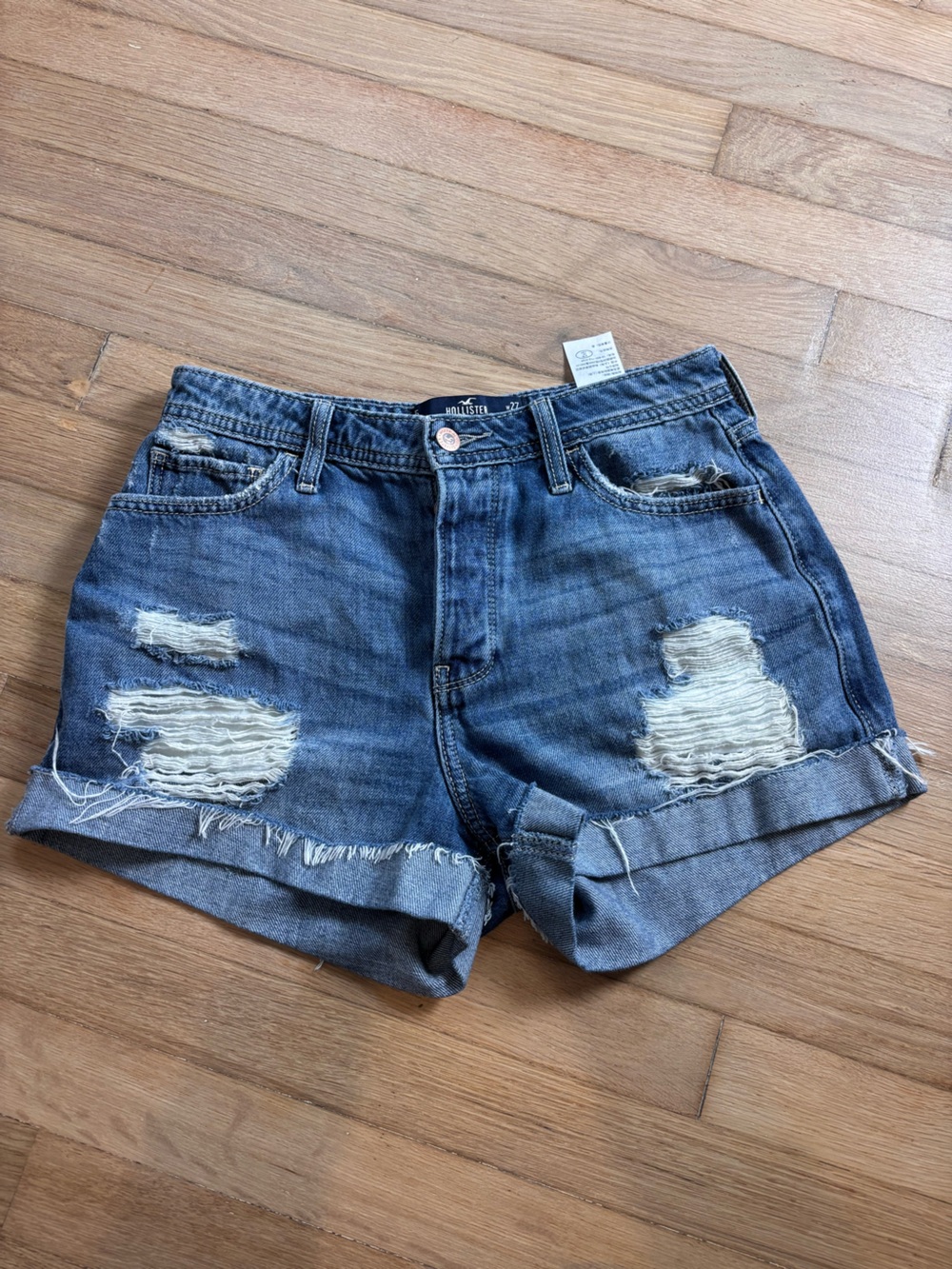 Hollister High Rise Mom Short 2.5” inseam 100% cotton